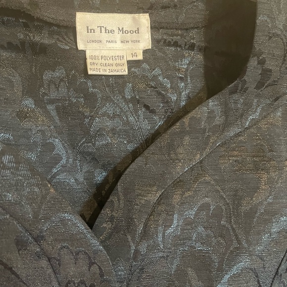 Black button top tailored fit with bow - Picture 2 of 4